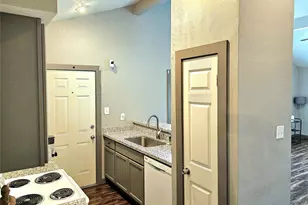 14018 Panhandle Dr, Sugar Land, TX 77498 - Photo 27