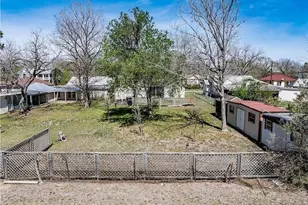 230 Thornton St, Gonzales, TX 78629 - Photo 9