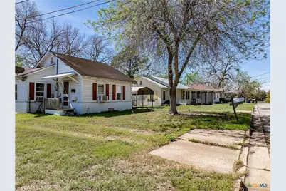 230 Thornton Street, Gonzales, TX 78629 - Photo 11