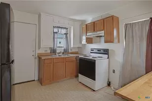 230 Thornton St, Gonzales, TX 78629 - Photo 5