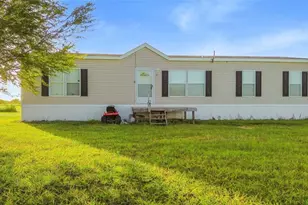 43 Ironwood Rd, Victoria, TX 77904 - Photo 1