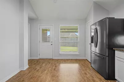 111 Enfield Court, Huntsville, TX 77320 - Photo 5