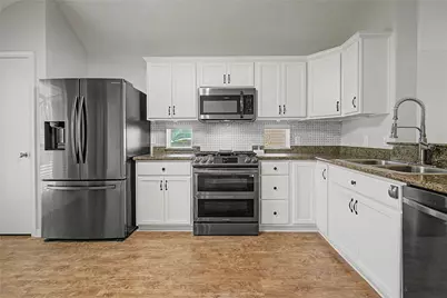 111 Enfield Court, Huntsville, TX 77320 - Photo 5