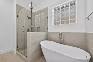 1042 W 25th St, Houston, TX 77008 - Photo 13