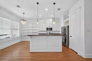 1042 W 25th St, Houston, TX 77008 - Photo 5