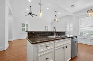 1042 W 25th St, Houston, TX 77008 - Photo 37