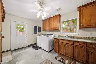 11730 Denise Dr, Houston, TX 77024 - Photo 15