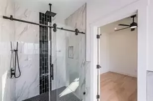 5014 Creekmont Dr, Houston, TX 77091 - Photo 13