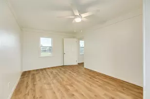 7204 Ave N 1/2, Galveston, TX 77551 - Photo 33