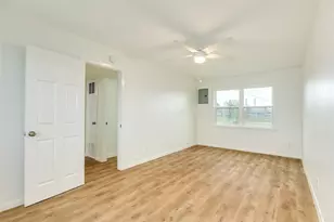 7204 Ave N 1/2, Galveston, TX 77551 - Photo 35