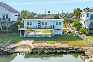 7204 Ave N 1/2, Galveston, TX 77551 - Photo 5