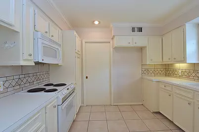 5103 Briarbend Drive, Houston, TX 77035 - Photo 9