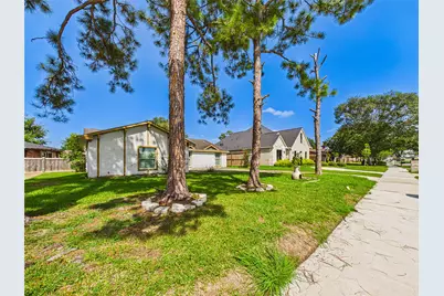 11419 Blackhawk Boulevard, Houston, TX 77089 - Photo 3