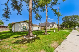 11419 Blackhawk Blvd, Houston, TX 77089 - Photo 3