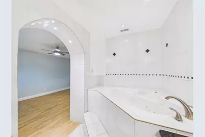 11419 Blackhawk Boulevard, Houston, TX 77089 - Photo 31