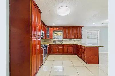 11419 Blackhawk Boulevard, Houston, TX 77089 - Photo 11