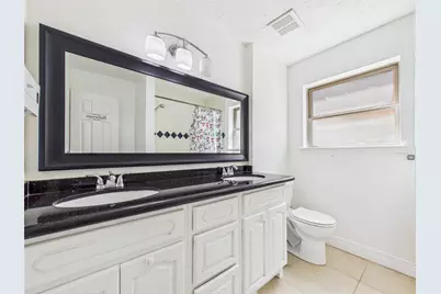 11419 Blackhawk Boulevard, Houston, TX 77089 - Photo 39