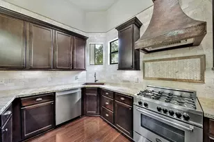 910 Snover St, Houston, TX 77007 - Photo 9