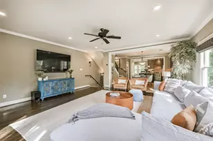 240 E Woodland St, Houston, TX 77009 - Photo 9