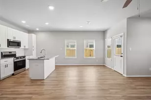 212 W Lewis St, Conroe, TX 77301 - Photo 13