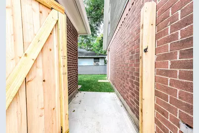 2245 N Austin Avenue, Pearland, TX 77581 - Photo 31