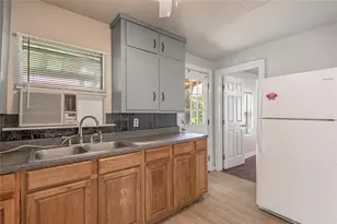 1320 22nd St, Huntsville, TX 77340 - Photo 11