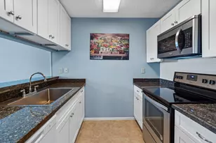 8952 Wilcrest Dr, Houston, TX 77099 - Photo 3