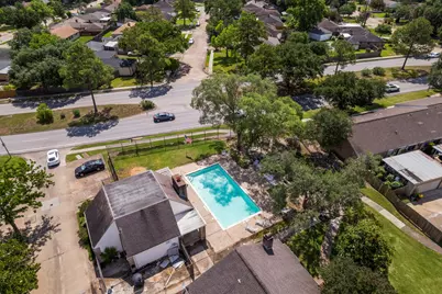 8952 Wilcrest Drive, Houston, TX 77099 - Photo 13