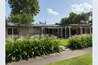 427 22nd Avenue N, Texas City, TX 77590 - Photo 1