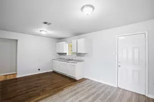 5326 Doulton Dr, Houston, TX 77033 - Photo 5