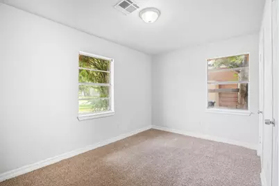 5326 Doulton Drive, Houston, TX 77033 - Photo 7