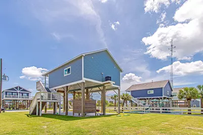 1079 Cedar Lane, Gilchrist, TX 77617 - Photo 21