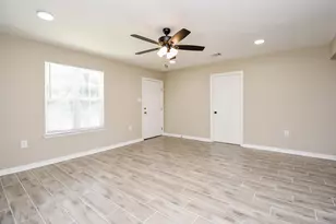 5433 Chennault Rd, Houston, TX 77033 - Photo 17