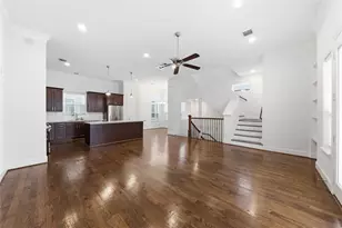 960 W 24th St, Houston, TX 77008 - Photo 11
