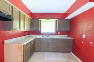 5602 Flamingo Dr, Houston, TX 77033 - Photo 5