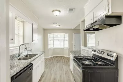 103 Honeysuckle Street, Lake Jackson, TX 77566 - Photo 7