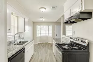 103 Honeysuckle St, Lake Jackson, TX 77566 - Photo 7