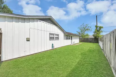 5870 Overdale Street, Houston, TX 77033 - Photo 37
