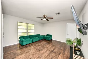 5870 Overdale St, Houston, TX 77033 - Photo 11