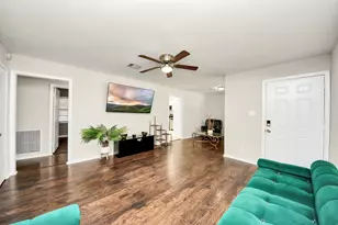 5870 Overdale St, Houston, TX 77033 - Photo 13