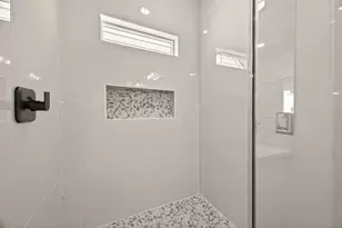 9332 Waller St, Houston, TX 77012 - Photo 25