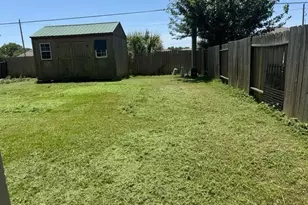 11001 Groveshire Dr, Texas City, TX 77591 - Photo 7