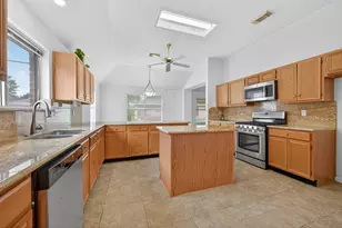 914 W Peach Hollow Cir, Pearland, TX 77584 - Photo 21