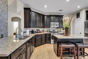 6530 Hunters Creek Ln, Baytown, TX 77521 - Photo 9