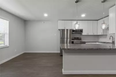 201 S Kansas Avenue, League City, TX 77573 - Photo 5