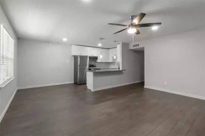 201 S Kansas Avenue, League City, TX 77573 - Photo 3