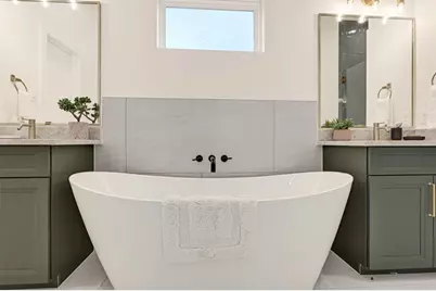 7809 Dyer St, Houston, TX 77088 - Photo 13