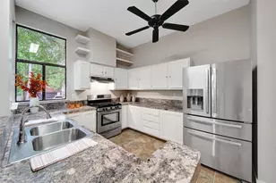 34 W Trace Creek Dr, The Woodlands, TX 77381 - Photo 9