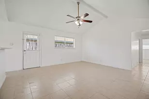 1805 Chickadee Dr, League City, TX 77573 - Photo 5