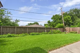 8206 Dillon St, Houston, TX 77061 - Photo 37